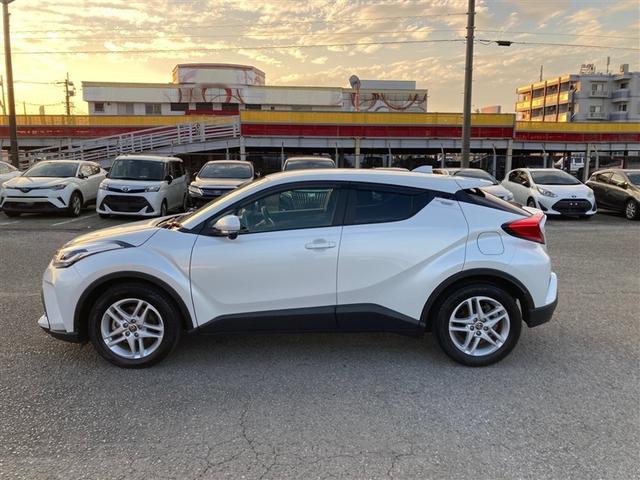 C-HR S ワンオーナー 記録簿 衝突被害軽減システム アイドリングストップ 横滑り防止機能 バックカメラ スマートキー キーレス ETC オートクルーズコントロール LEDヘッドランプ アルミホイール(4枚目)