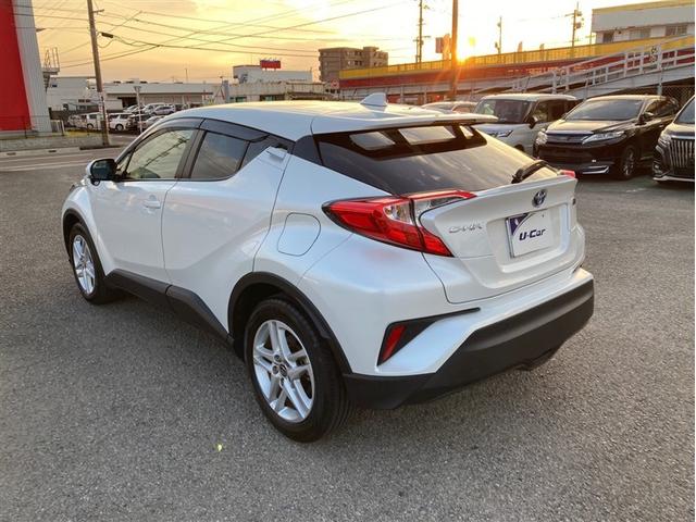 C-HR S ワンオーナー 記録簿 衝突被害軽減システム アイドリングストップ 横滑り防止機能 バックカメラ スマートキー キーレス ETC オートクルーズコントロール LEDヘッドランプ アルミホイール(8枚目)