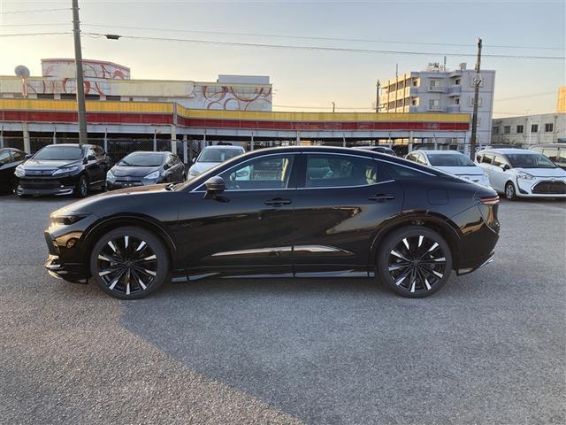 クラウンクロスオーバー ＲＳアドバンスド　展示・試乗車　ワンオーナー　記録簿　衝突被害軽減システム　アイドリングストップ　横滑り防止機能　メモリーナビ　フルセグ　ミュージックプレイヤー接続可　バックカメラ　革シート　スマートキー　キーレス（4枚目）