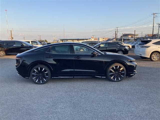 クラウンクロスオーバー ＲＳアドバンスド　展示・試乗車　ワンオーナー　記録簿　衝突被害軽減システム　アイドリングストップ　横滑り防止機能　メモリーナビ　フルセグ　ミュージックプレイヤー接続可　バックカメラ　革シート　スマートキー　キーレス（5枚目）