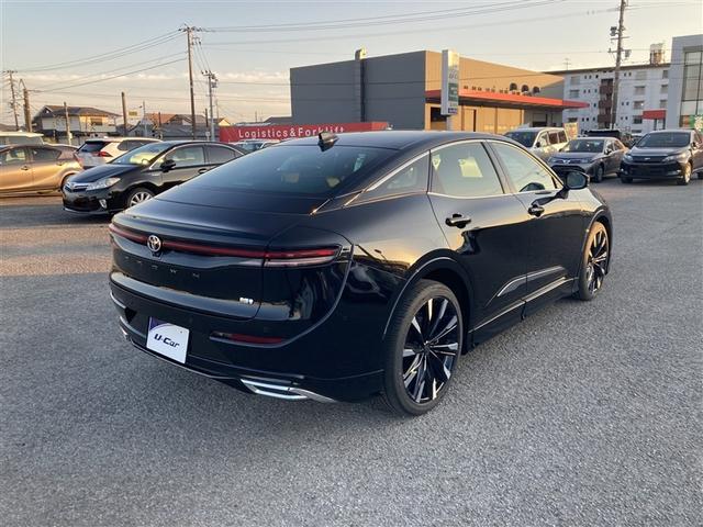 クラウンクロスオーバー ＲＳアドバンスド　展示・試乗車　ワンオーナー　記録簿　衝突被害軽減システム　アイドリングストップ　横滑り防止機能　メモリーナビ　フルセグ　ミュージックプレイヤー接続可　バックカメラ　革シート　スマートキー　キーレス（6枚目）