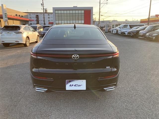 クラウンクロスオーバー ＲＳアドバンスド　展示・試乗車　ワンオーナー　記録簿　衝突被害軽減システム　アイドリングストップ　横滑り防止機能　メモリーナビ　フルセグ　ミュージックプレイヤー接続可　バックカメラ　革シート　スマートキー　キーレス（7枚目）