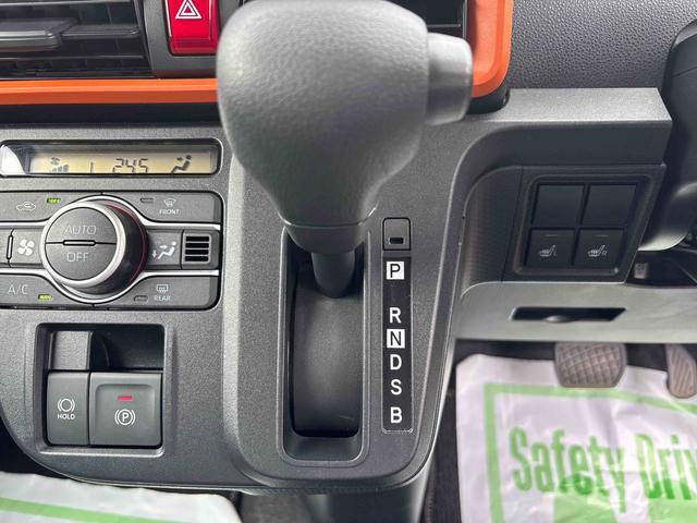 タント ファンクロス　インパネシフト　プッシュスタートスイッチ　電子カードキー　電動パーキングブレーキ　ディスプレイオーディオ　アルミホイール　両側オートドア　レーンキープアシスト　衝突軽減システム　ＡＢＳ（12枚目）