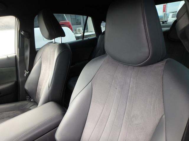 クラウンハイブリッド Ｓ　エレガンススタイル　前後ドライブレコーダー　ＥＴＣ　ナビ　バックカメラ　ＬＥＤヘッドライト　ブレーキサポート　レーンサポート　ソナー　クルーズコントロール　ハンドルシフト　Ｒシートヒーター　オートマチックハイビーム（25枚目）