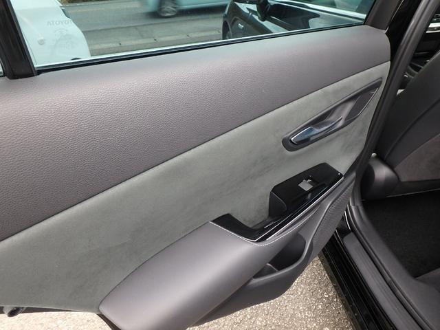 クラウンハイブリッド Ｓ　エレガンススタイル　前後ドライブレコーダー　ＥＴＣ　ナビ　バックカメラ　ＬＥＤヘッドライト　ブレーキサポート　レーンサポート　ソナー　クルーズコントロール　ハンドルシフト　Ｒシートヒーター　オートマチックハイビーム（27枚目）