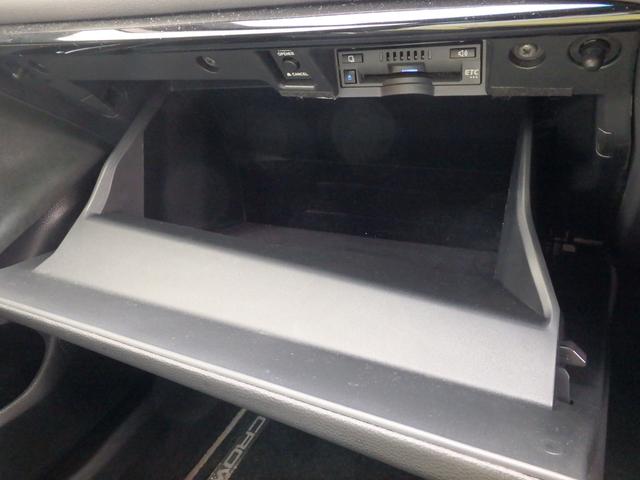 クラウンハイブリッド Ｓ　エレガンススタイル　前後ドライブレコーダー　ＥＴＣ　ナビ　バックカメラ　ＬＥＤヘッドライト　ブレーキサポート　レーンサポート　ソナー　クルーズコントロール　ハンドルシフト　Ｒシートヒーター　オートマチックハイビーム（63枚目）