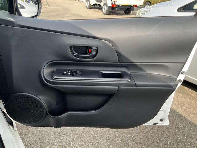 アクア Ｌ　ＥＴＣ　バックカメラ　ナビ　レーンアシスト　衝突被害軽減システム　オートマチックハイビーム　キーレスエントリー　アイドリングストップ　ＣＶＴ　盗難防止システム　衝突安全ボディ　ＡＢＳ　ＥＳＣ（10枚目）