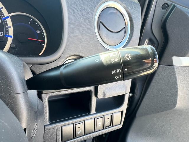 ワゴンＲスティングレー Ｔ　ＥＴＣ　ナビ　オートライト　ＨＩＤ　スマートキー　アイドリングストップ　シートヒーター　ベンチシート　ＣＶＴ　盗難防止システム　ＡＢＳ　アルミホイール　衝突安全ボディ　エアコン　パワーステアリング（3枚目）