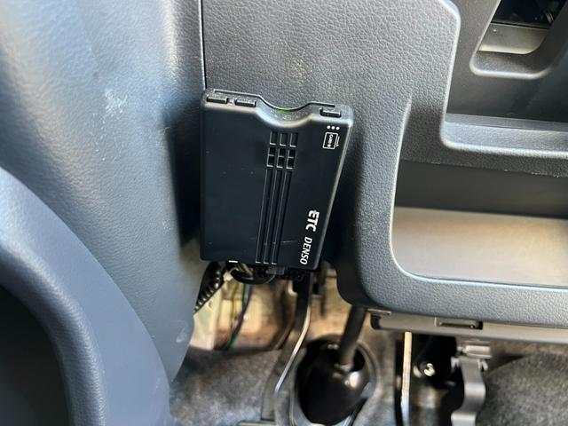 ワゴンＲスティングレー Ｔ　ＥＴＣ　ナビ　オートライト　ＨＩＤ　スマートキー　アイドリングストップ　シートヒーター　ベンチシート　ＣＶＴ　盗難防止システム　ＡＢＳ　アルミホイール　衝突安全ボディ　エアコン　パワーステアリング（6枚目）