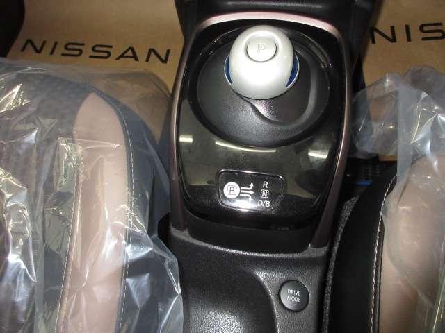 ノート 1.2 e-POWER メダリスト 被害軽減ブレーキ TVナビ ドライブレコーダ クルコン インテリキー LEDランプ 車線逸脱警報システム キーフリー アルミホイール ETC オートエアコン 記録簿 パワーウインドウ メモリーナビ(15枚目)