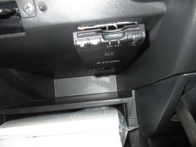 ノート 1.2 e-POWER メダリスト 被害軽減ブレーキ TVナビ ドライブレコーダ クルコン インテリキー LEDランプ 車線逸脱警報システム キーフリー アルミホイール ETC オートエアコン 記録簿 パワーウインドウ メモリーナビ(20枚目)