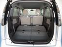 リヤシートを折りたたむと広々としたスペースになります。