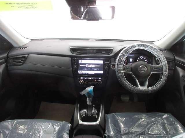 エクストレイル ２．０　２０Ｘ　２列車　ナビ／ＴＶ　車線逸脱警報　Ｂカメラ　インテリキー　Ａストップ　ＬＥＤライト　アルミホイール　ＥＴＣ　Ｄレコ　ナビ・ＴＶ　エアコン　メモリーナビ　盗難防止システム　キーレスエントリー　ワンセグテレビ　ＡＢＳ（4枚目）