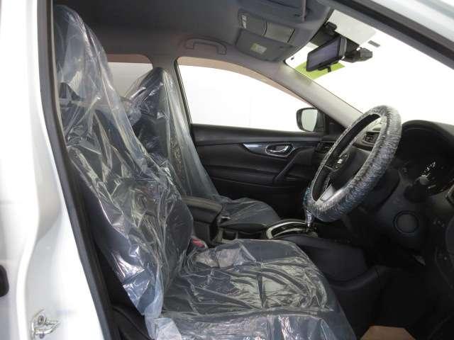 エクストレイル ２．０　２０Ｘ　２列車　ナビ／ＴＶ　車線逸脱警報　Ｂカメラ　インテリキー　Ａストップ　ＬＥＤライト　アルミホイール　ＥＴＣ　Ｄレコ　ナビ・ＴＶ　エアコン　メモリーナビ　盗難防止システム　キーレスエントリー　ワンセグテレビ　ＡＢＳ（5枚目）