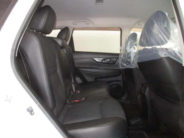 エクストレイル ２．０　２０Ｘ　２列車　ナビ／ＴＶ　車線逸脱警報　Ｂカメラ　インテリキー　Ａストップ　ＬＥＤライト　アルミホイール　ＥＴＣ　Ｄレコ　ナビ・ＴＶ　エアコン　メモリーナビ　盗難防止システム　キーレスエントリー　ワンセグテレビ　ＡＢＳ（6枚目）