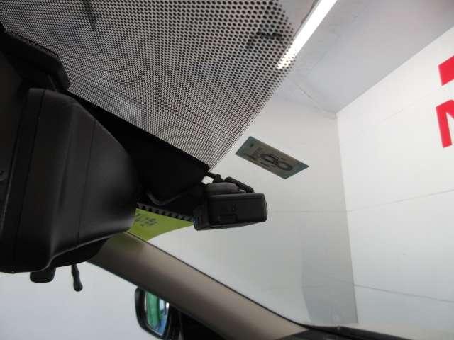 エクストレイル ２．０　２０Ｘ　２列車　ナビ／ＴＶ　車線逸脱警報　Ｂカメラ　インテリキー　Ａストップ　ＬＥＤライト　アルミホイール　ＥＴＣ　Ｄレコ　ナビ・ＴＶ　エアコン　メモリーナビ　盗難防止システム　キーレスエントリー　ワンセグテレビ　ＡＢＳ（11枚目）