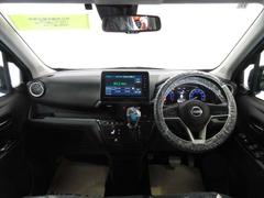 専任のスタッフが車内を隅々までクリーニング。清潔で綺麗なお車をお届けできるよう一層心掛けております。 4