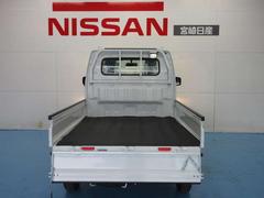 作業のしやすさを徹底的に追求した荷台と、ゆとりあるキャビンスペースになっています。 7