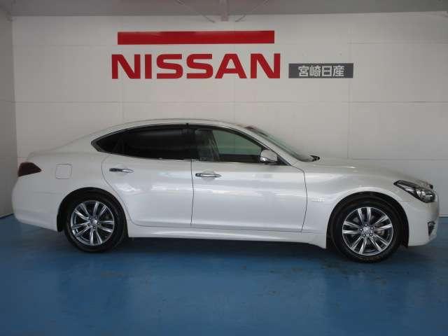 フーガハイブリッド 3.5 スマートキーPスタート プリクラッシュ メモリーナビ ワンセグTV パワーステアリング ABS エアバッグ ETC キーレス エアコン PW ナビ&TV アラウンドカメラ(5枚目)