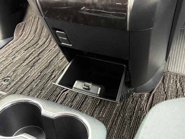 アルファード 2.5S 両側電動・9型純正DSPオーディオ・ナビ・フルセグTV・バックカメラ・DVD/CD/BT・12.1型純正リアモニター・ステアリモコン・ETC・プッシュスター(17枚目)