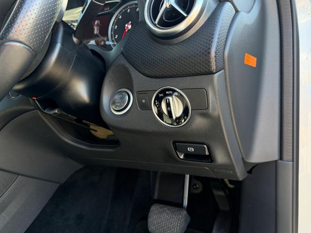 Ａクラス Ａ１８０　スタイル　ターボ・純正ナビ・フルセグＴＶ・バックカメラ・ＤＶＤ／ＣＤ／ＢＴ・ステアリモコン・ＥＴＣ２．０・プッシュスタート・追従式クルコン・パドルシフト・アイドリングストップ・アクティブブレーキアシスト（12枚目）