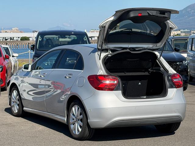 Ａクラス Ａ１８０　スタイル　ターボ・純正ナビ・フルセグＴＶ・バックカメラ・ＤＶＤ／ＣＤ／ＢＴ・ステアリモコン・ＥＴＣ２．０・プッシュスタート・追従式クルコン・パドルシフト・アイドリングストップ・アクティブブレーキアシスト（26枚目）