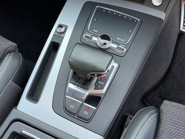 Ｑ５ ４５ＴＦＳＩクワトロ　スポーツ　ＭＯＰ：Ｓラインパッケージ・アシスタンスパッケージ・マトリクスＬＥＤヘッドライトパッケージ・アダプティブエアサスペンション（16枚目）