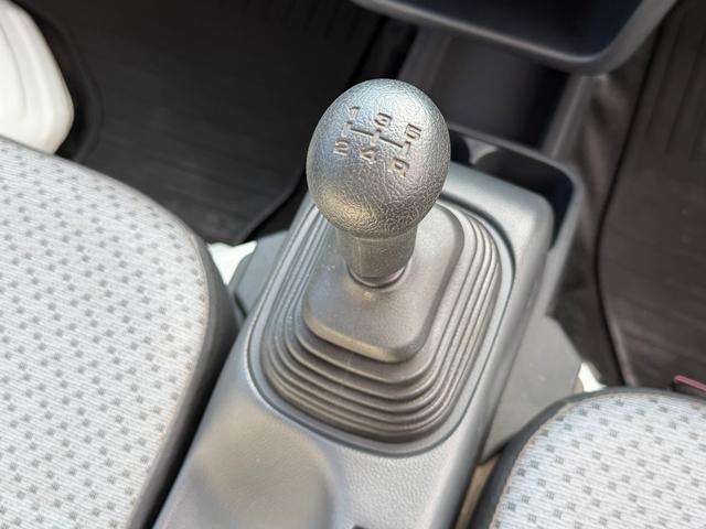 豊富な知識と経験を持つベテランスタッフが丁寧にご案内。押し売りは一切せず、お客様のペースでゆっくり車選びをお楽しみいただけます。初めての方でも安心です。