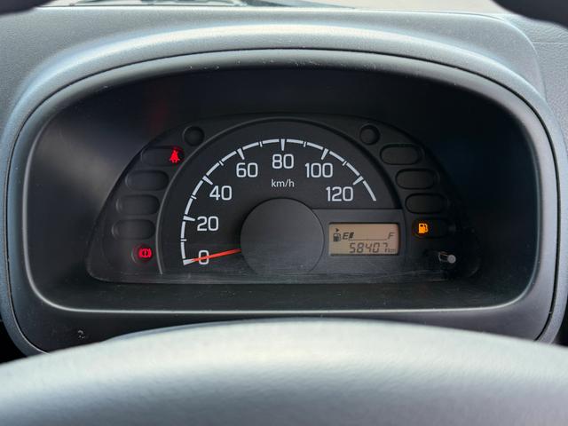 キャリイトラック 頑丈ダンプ　４ＷＤ・５ＭＴ・電動ダンプ・三方開・純正ＡＭ／ＦＭラジオ・エアコン・パワステ・トランスファーレバー・ライトレベライザー・運転席エアバッグ（6枚目）