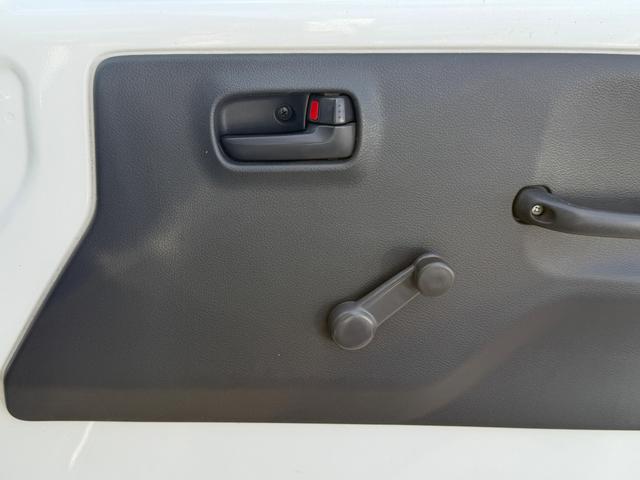 キャリイトラック 頑丈ダンプ　４ＷＤ・５ＭＴ・電動ダンプ・三方開・純正ＡＭ／ＦＭラジオ・エアコン・パワステ・トランスファーレバー・ライトレベライザー・運転席エアバッグ（10枚目）