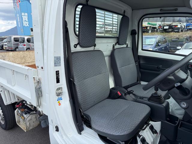 キャリイトラック 頑丈ダンプ　４ＷＤ・５ＭＴ・電動ダンプ・三方開・純正ＡＭ／ＦＭラジオ・エアコン・パワステ・トランスファーレバー・ライトレベライザー・運転席エアバッグ（16枚目）