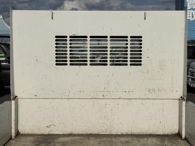 キャリイトラック 頑丈ダンプ　４ＷＤ・５ＭＴ・電動ダンプ・三方開・純正ＡＭ／ＦＭラジオ・エアコン・パワステ・トランスファーレバー・ライトレベライザー・運転席エアバッグ（18枚目）