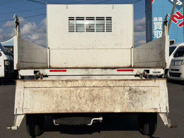 キャリイトラック 頑丈ダンプ　４ＷＤ・５ＭＴ・電動ダンプ・三方開・純正ＡＭ／ＦＭラジオ・エアコン・パワステ・トランスファーレバー・ライトレベライザー・運転席エアバッグ（20枚目）