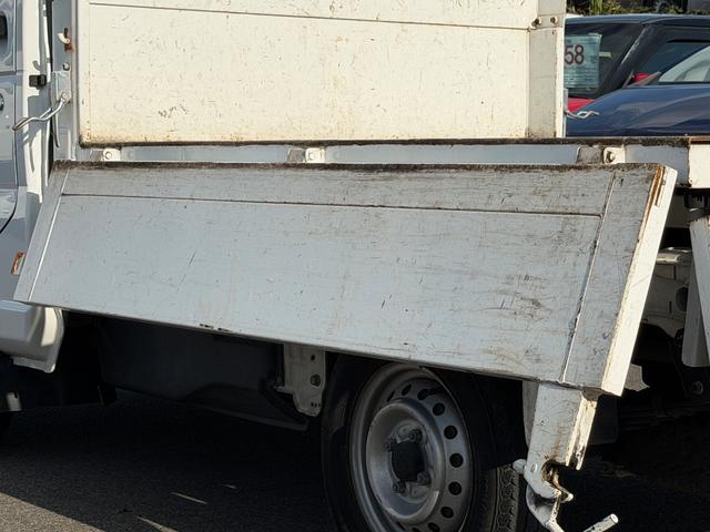 キャリイトラック 頑丈ダンプ　４ＷＤ・５ＭＴ・電動ダンプ・三方開・純正ＡＭ／ＦＭラジオ・エアコン・パワステ・トランスファーレバー・ライトレベライザー・運転席エアバッグ（23枚目）
