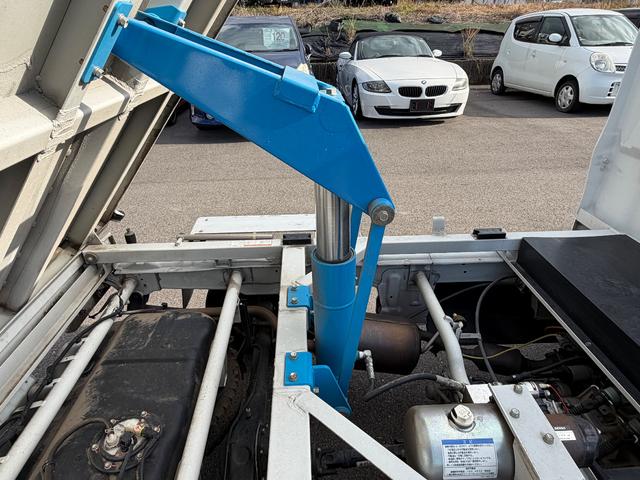 キャリイトラック 頑丈ダンプ　４ＷＤ・５ＭＴ・電動ダンプ・三方開・純正ＡＭ／ＦＭラジオ・エアコン・パワステ・トランスファーレバー・ライトレベライザー・運転席エアバッグ（27枚目）