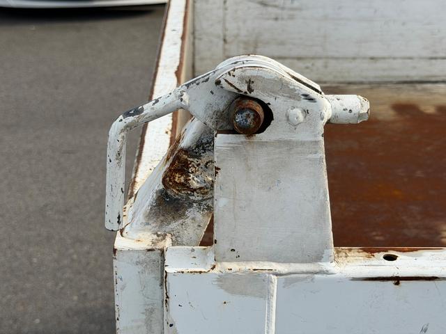 キャリイトラック 頑丈ダンプ　４ＷＤ・５ＭＴ・電動ダンプ・三方開・純正ＡＭ／ＦＭラジオ・エアコン・パワステ・トランスファーレバー・ライトレベライザー・運転席エアバッグ（29枚目）