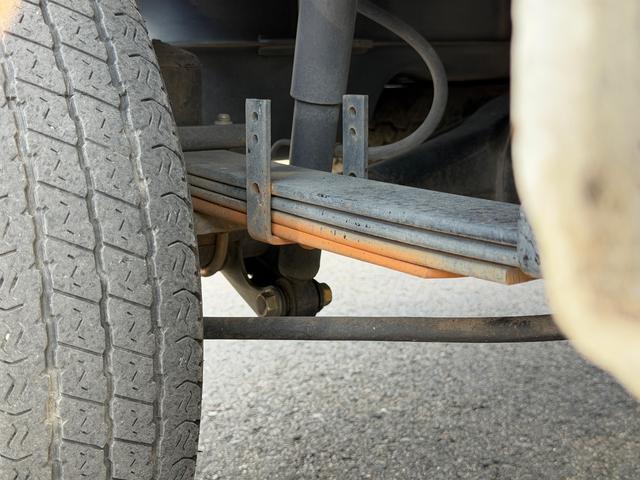キャリイトラック 頑丈ダンプ　４ＷＤ・５ＭＴ・電動ダンプ・三方開・純正ＡＭ／ＦＭラジオ・エアコン・パワステ・トランスファーレバー・ライトレベライザー・運転席エアバッグ（30枚目）