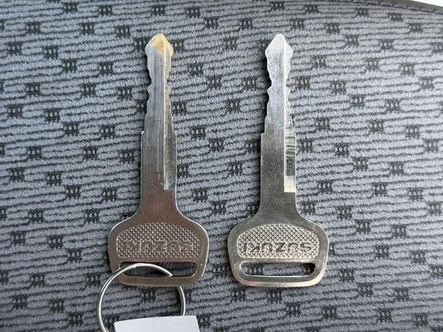 キャリイトラック 頑丈ダンプ　４ＷＤ・５ＭＴ・電動ダンプ・三方開・純正ＡＭ／ＦＭラジオ・エアコン・パワステ・トランスファーレバー・ライトレベライザー・運転席エアバッグ（32枚目）