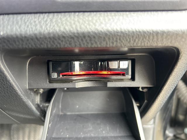 ヴォクシー ZS 煌 ETC バックカメラ ナビ TV 両側電動スライドドア オートライト LEDヘッドランプ スマートキー アイドリングストップ 電動格納ミラー 後席モニター 3列シート CVT アルミホイール CD(9枚目)