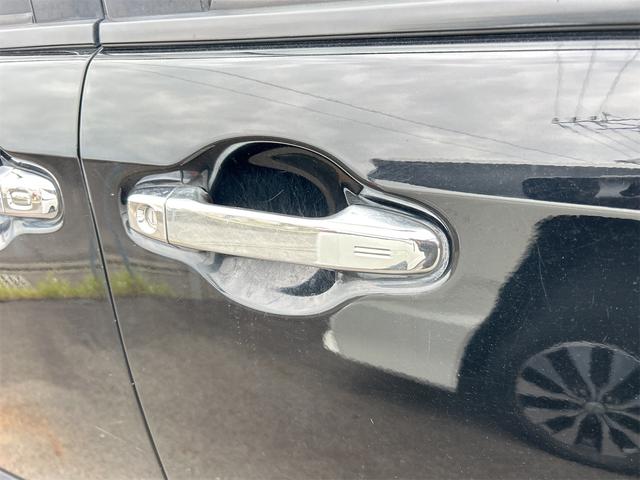 ヴォクシー ZS 煌 ETC バックカメラ ナビ TV 両側電動スライドドア オートライト LEDヘッドランプ スマートキー アイドリングストップ 電動格納ミラー 後席モニター 3列シート CVT アルミホイール CD(22枚目)