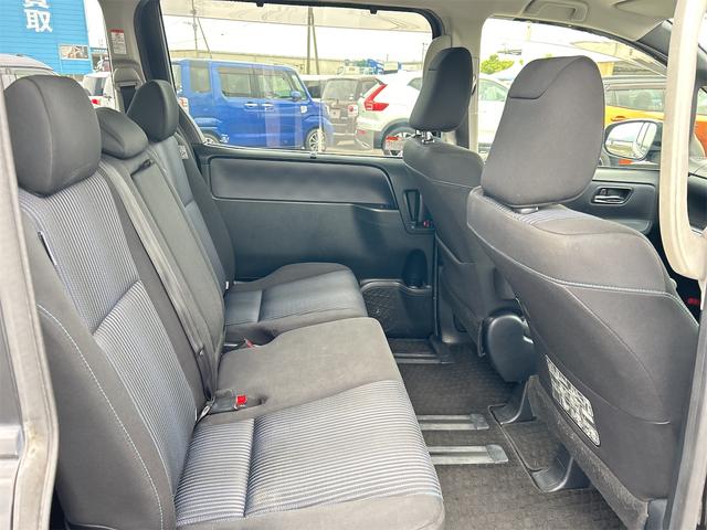 ヴォクシー ZS 煌 ETC バックカメラ ナビ TV 両側電動スライドドア オートライト LEDヘッドランプ スマートキー アイドリングストップ 電動格納ミラー 後席モニター 3列シート CVT アルミホイール CD(31枚目)