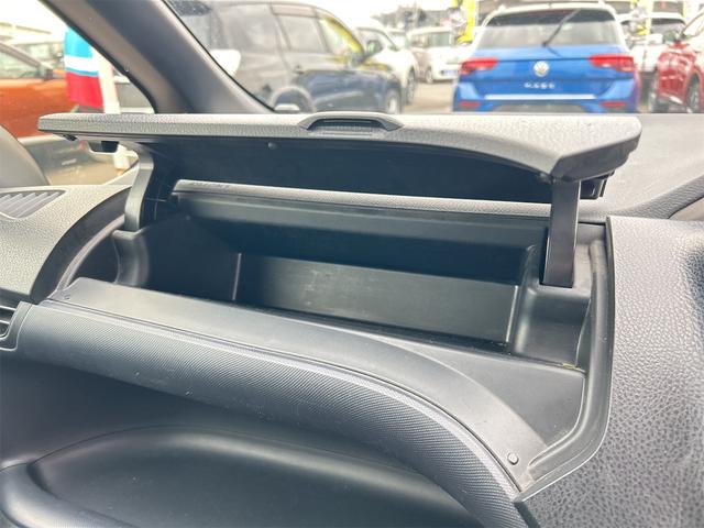 ヴォクシー ZS 煌 ETC バックカメラ ナビ TV 両側電動スライドドア オートライト LEDヘッドランプ スマートキー アイドリングストップ 電動格納ミラー 後席モニター 3列シート CVT アルミホイール CD(34枚目)