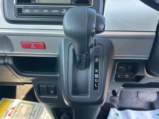 シフトレバー。ぜひ一度お客様の目で確認してください。