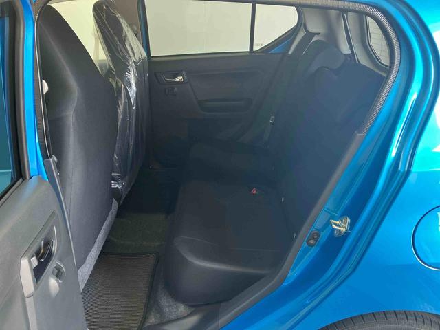 後部座席です。座り心地も足元もゆったり♪♪