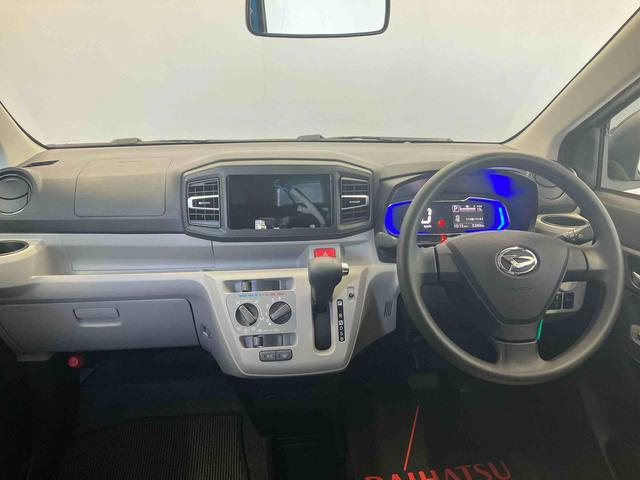 収納も充実、操作性良好なハンドルまわりです。また気持ちよくお乗り頂くために、徹底したルームクリーニングも実施しております。