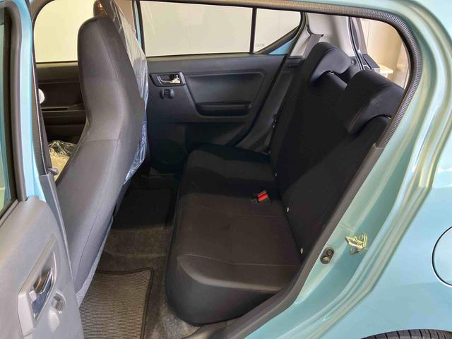 後部座席です。座り心地も足元もゆったり♪♪