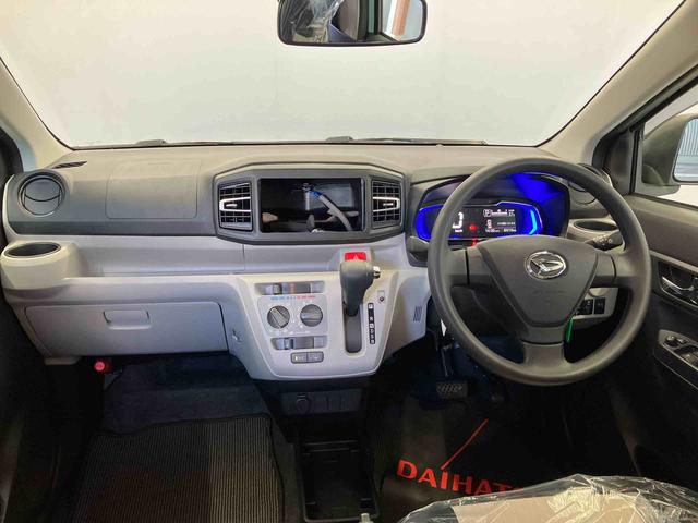 収納も充実、操作性良好なハンドルまわりです。また気持ちよくお乗り頂くために、徹底したルームクリーニングも実施しております。