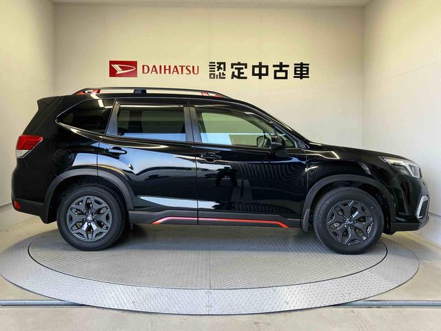 車両右側面からの写真になります。車をご覧になりたい時はお気軽に最寄りの店舗へご相談下さい。