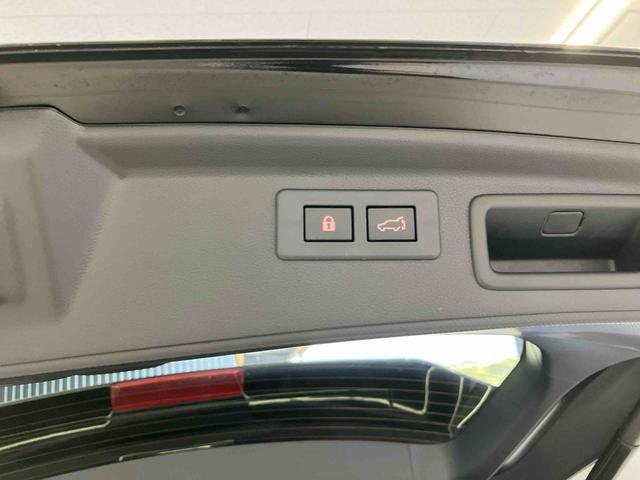 弊社、営業時間は１０：００〜１８：００で、第一・第三月曜日・毎週火曜日は定休日となっております。