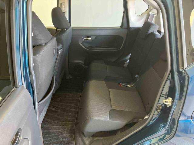 後部座席です。座り心地も足元もゆったり♪♪